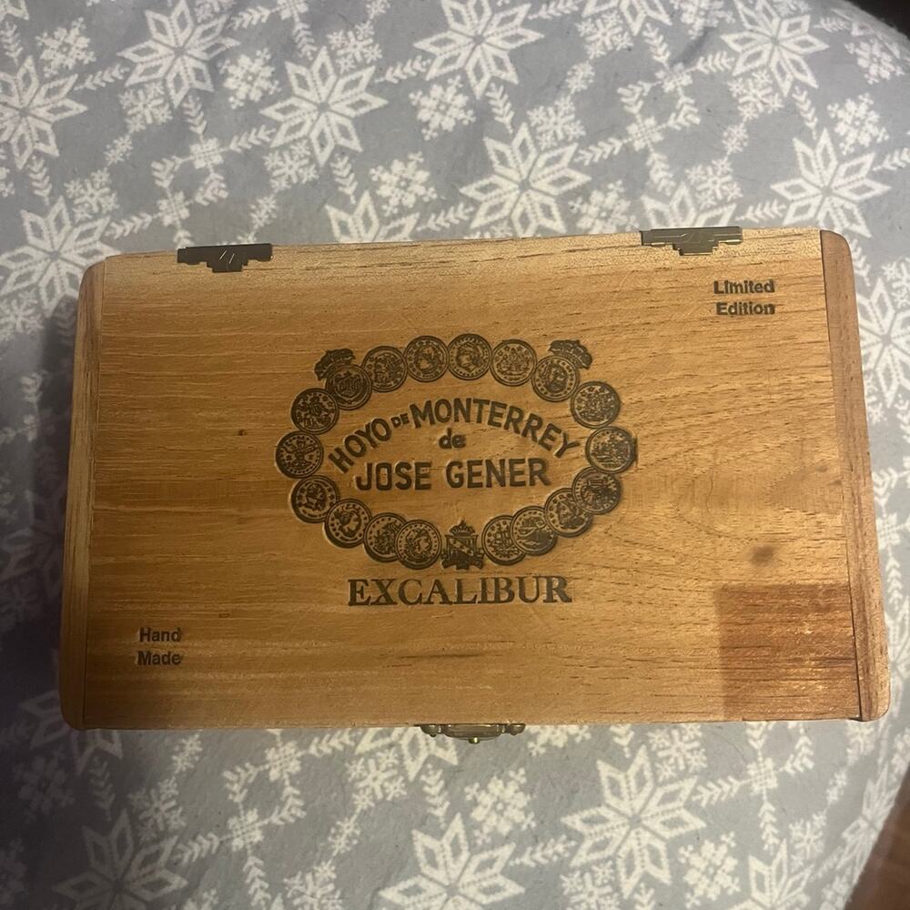 Cigar Box Wood Hoyo De Monterrey Jose Gener Excalibur No. 1 English Claro